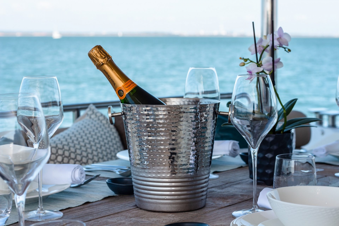 Luxury day charters with yacht chess