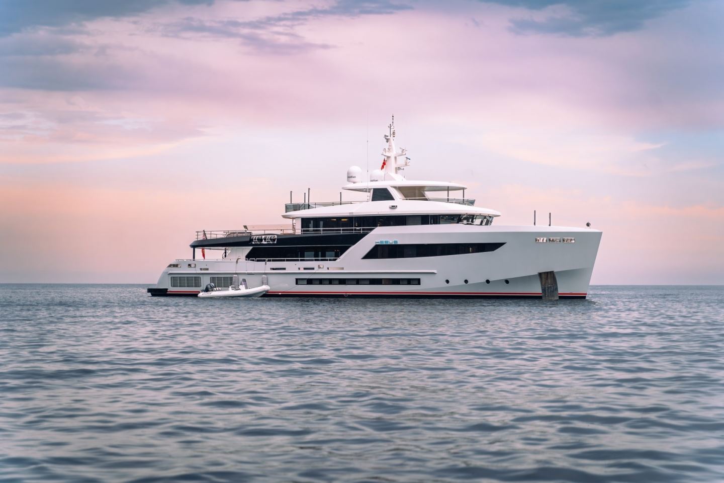 New photos of Bering B145 Explorer Flagship Heeus