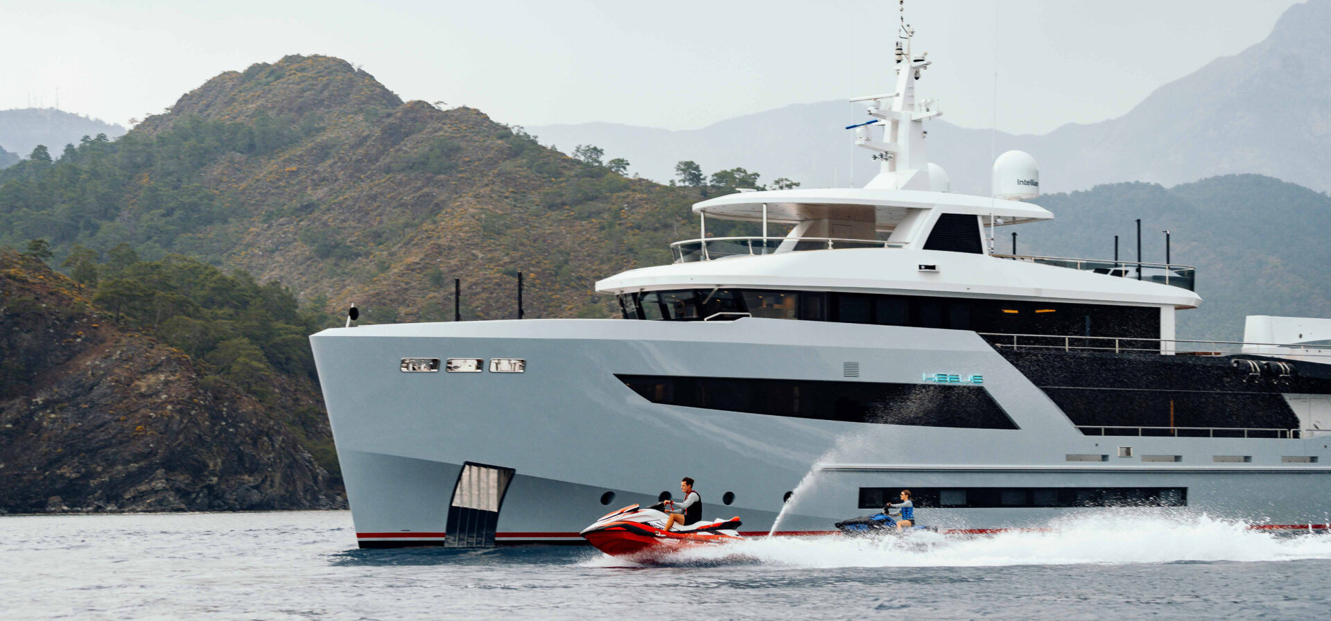 Motor Yacht Heeus