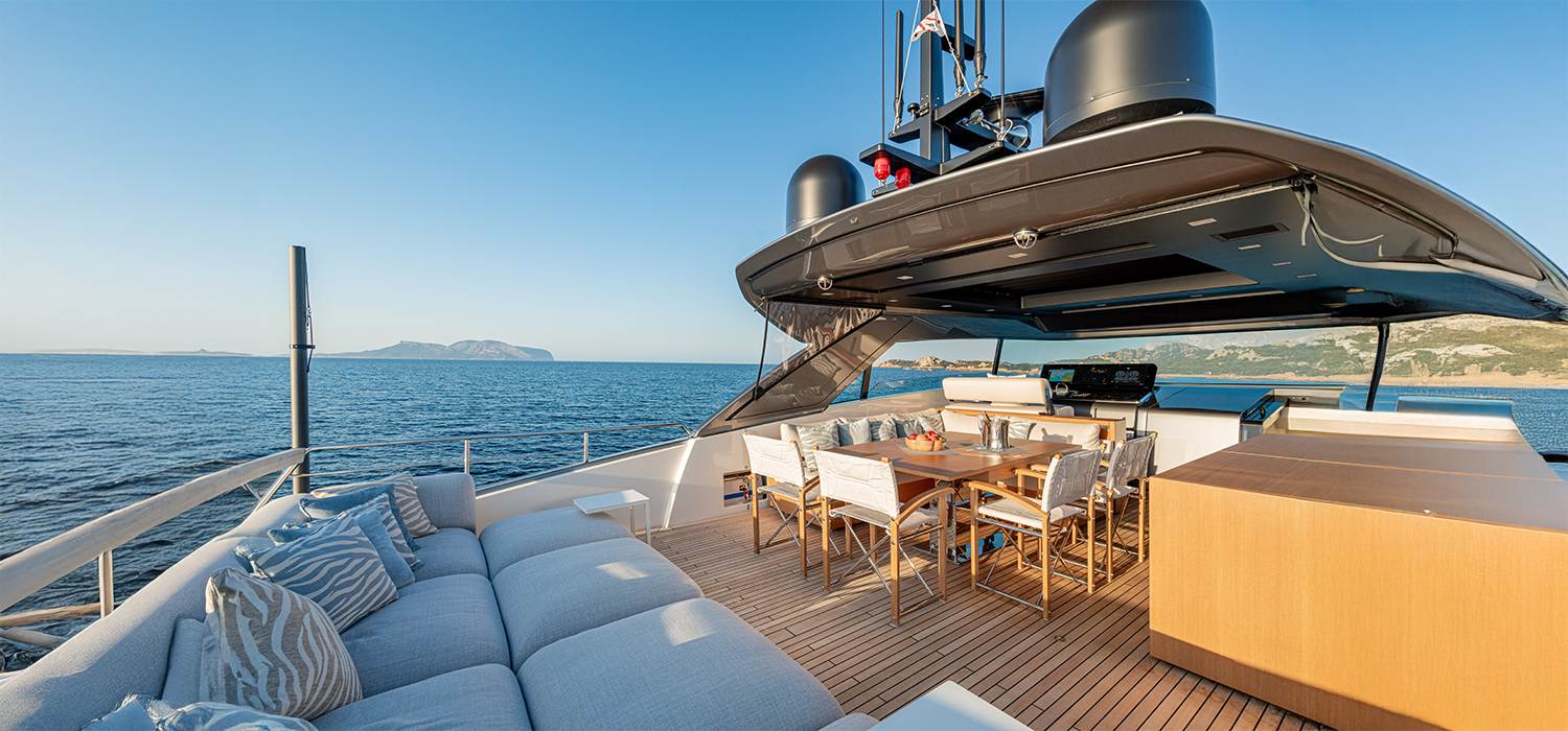 Luxury motor yacht Firefly's sundeck 
