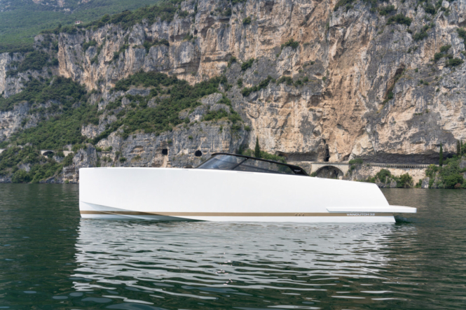 | VanDutch 32